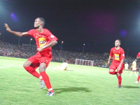 سفاري وفرحة الهدف الثالث ( صورة خاصة لكووورة )