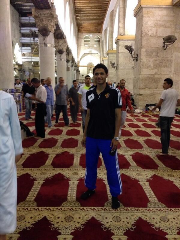 النني داخل المسجد