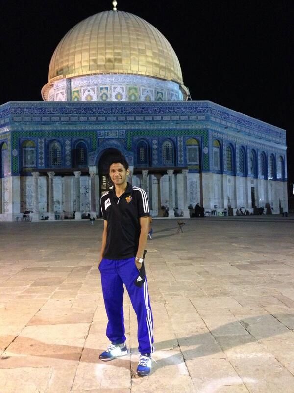 وأمام المسجد