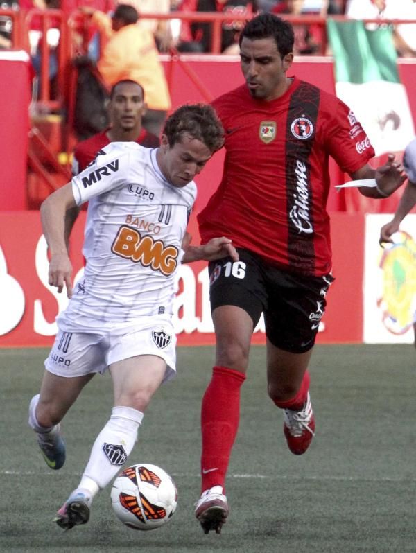 2013-05-24t020015z_123066536_gm1e95o0rot01_rtrmadp_3_soccer-libertadores_reuters