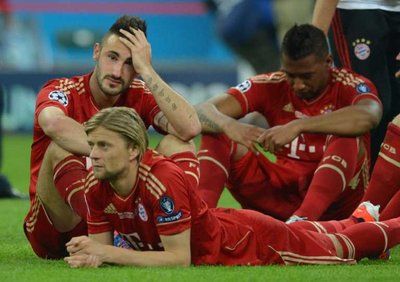 دييجو كونتينتو (يسار)