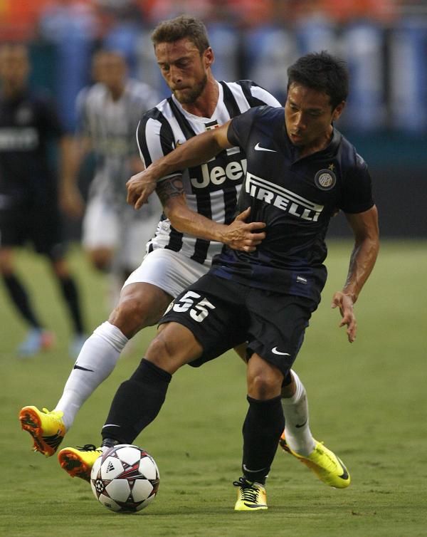 كلاوديو ماركيزيو (يسار)