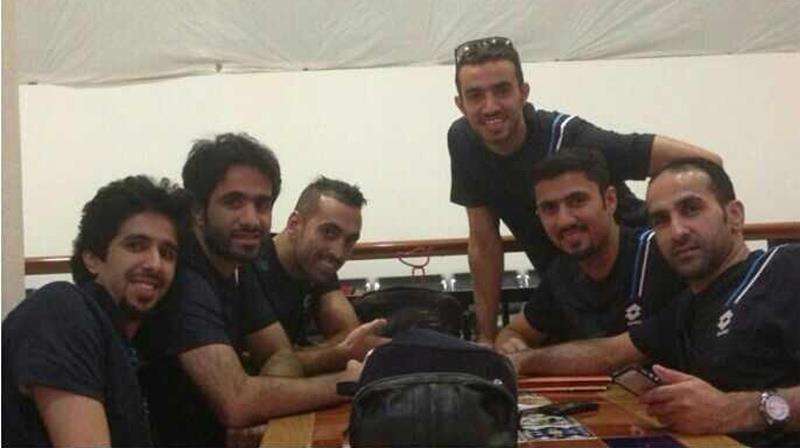 فريق السالمية لحظة مغادرته الكويت امس