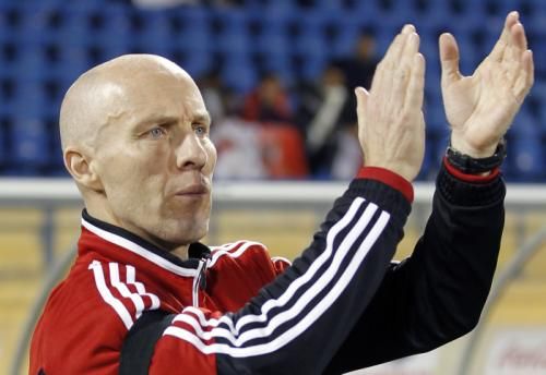 2012-02-27t191919z_01_doh20_rtridsp_3_soccer-friendly_reuters