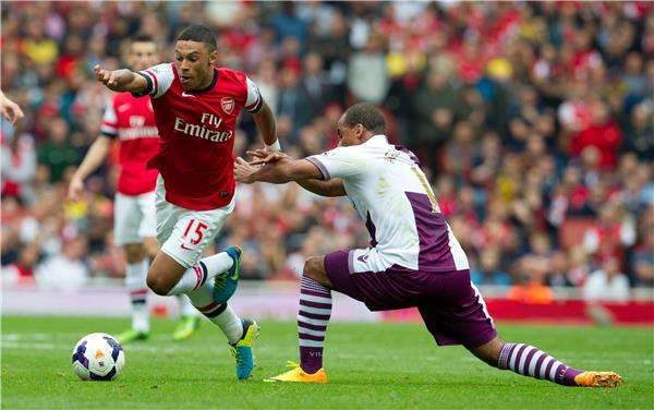 من مباراة أرسنال وأستون فيلا