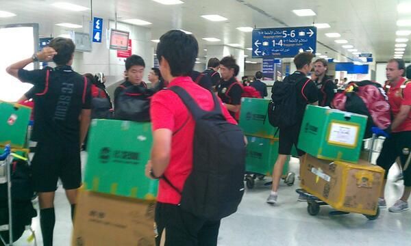 لاعبو فريق إف سي سيئول الكوري الجنوبي عند وصولهم لمدينة جدة السعودية