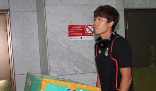 لاعب الوسط يون آيل لوك في مطار جدة السعودي