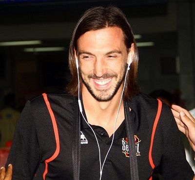 المهاجم المونتينيجري ديان داميانوفيتش عند وصوله لجدة 