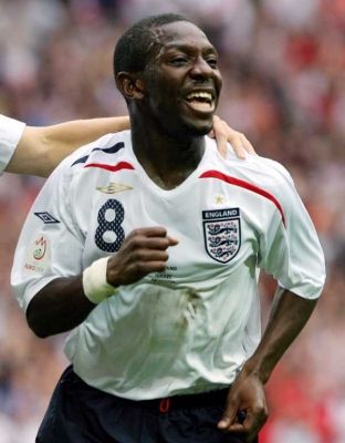 الـلاعـب شـون رايـت فيليبـس صاحب الهدف الإنجليزي الأول