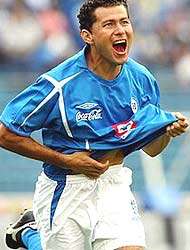 ميشل صباح المحترف في اكروز ازور المكسيكي