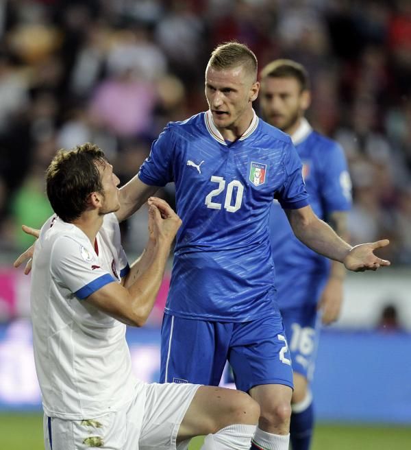 2013-06-07t215113z_347526817_gm1e9680g5k01_rtrmadp_3_soccer-world_reuters