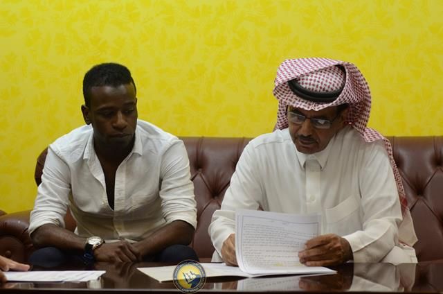 كامل المر يوقع للنصر