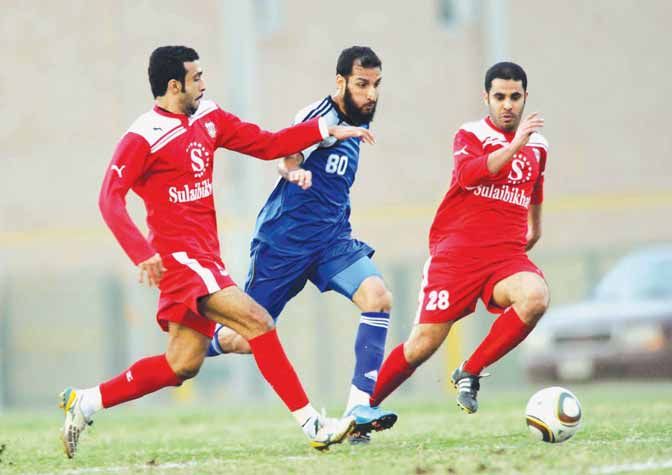 عادل توفيق في مباراة سابقة للشباب مع الصليبخات