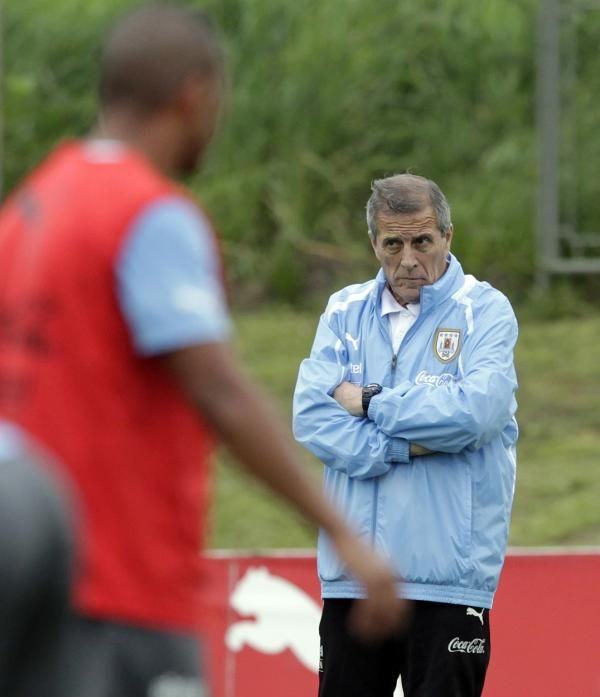 2012-10-09t163613z_1052606679_gm1e8aa012e01_rtrmadp_3_soccer-world_reuters