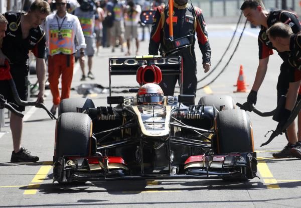2013-08-23t145123z_1689085274_lr1e98n159cd0_rtrmadp_3_motor-racing-prix_reuters