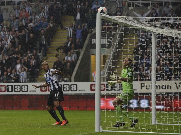 فرصة لا تضيع من نيوكاسل أمام وستهام في الوقت القاتل من المباراة