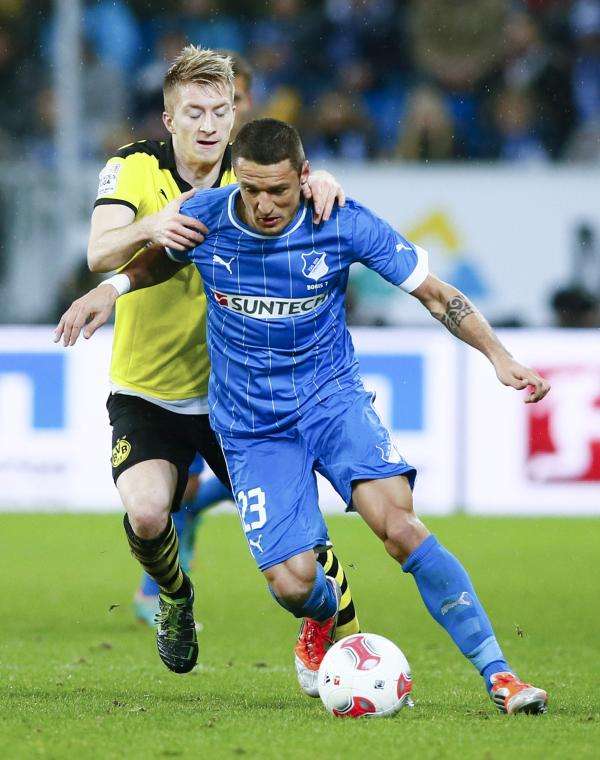 سيد صاليحوفيتش (يمين)