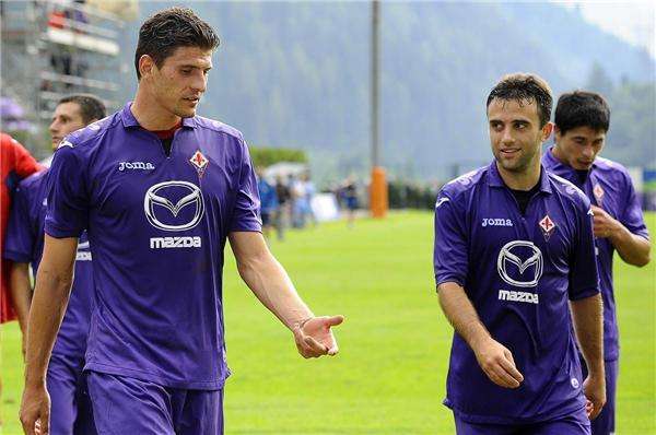 جوزيبي روسي (يمين)