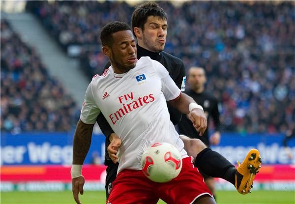 دينيس أوجو "إلى الأمام" بقميص هامبورج