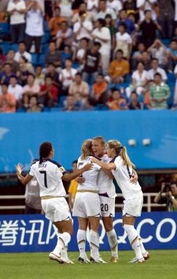 فرحة  الأمريكية ابي وامباتش بأحدف الأهداف