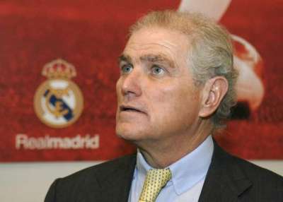رئيس نادي ريال مدريد رامون كالديرون