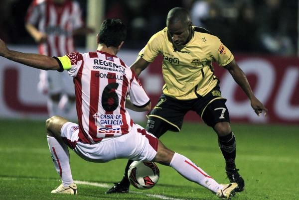 2013-08-29t000023z_1559611064_gm1e98t0m3r01_rtrmadp_3_soccer-sudamericana_reuters