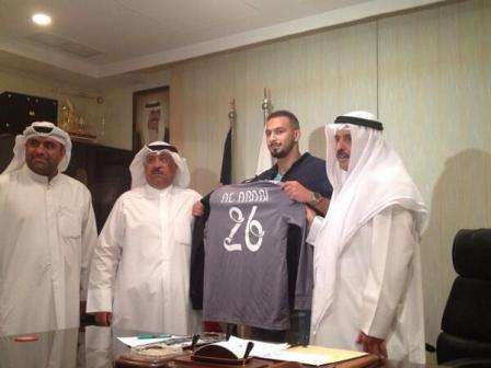 حارس المرمى حميد القلاف يوقع للعربي رسميا