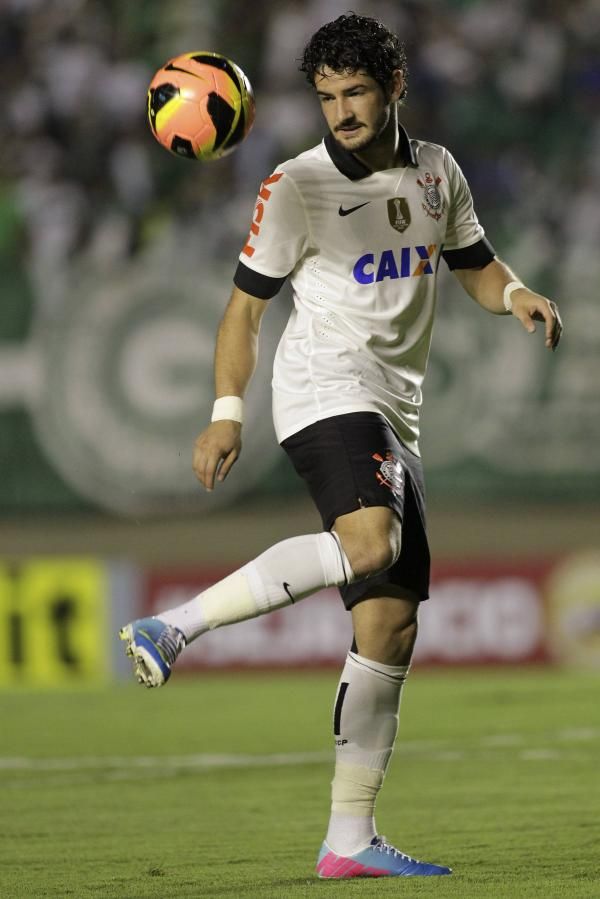 2013-05-30t040220z_2068785075_gm1e95u0xat01_rtrmadp_3_soccer-brazil_reuters
