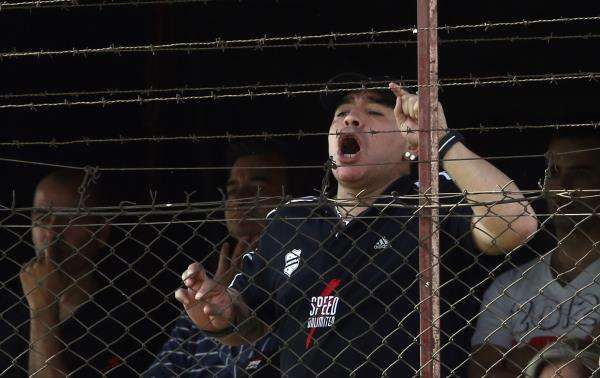 2013-08-20t012102z_189640186_gm1e98k0pur01_rtrmadp_3_soccer-argentina-maradona_reuters