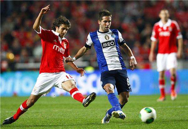 بابلو ايمار (يسار)