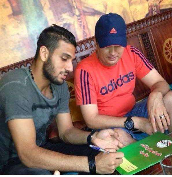 الشناوي مع ياسر يحيي خلال توقيع العقد المعدل