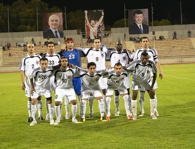فريق الاهلي قبل اللقاء وبعدسة كووورة 