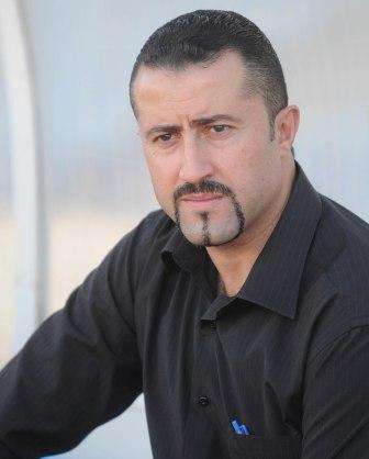 المدرب السوري انس مخلوف في استاد المدينة الرياضية ببيروت اليوم