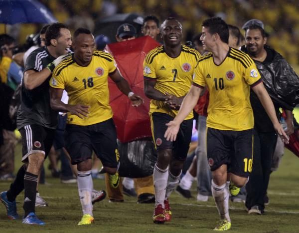 فرحة هيستيرية للاعبي كولومبيا عقب الفوز 