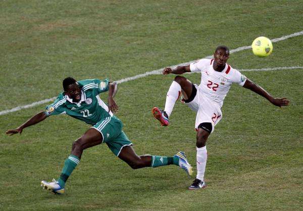  بريجيوس ناكولما  (يمين)