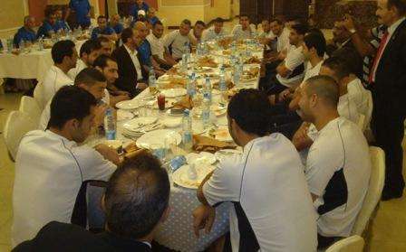 الأمير علي يشارك نجوم منتخب الأردن مأدبة العشاء في طشقند 