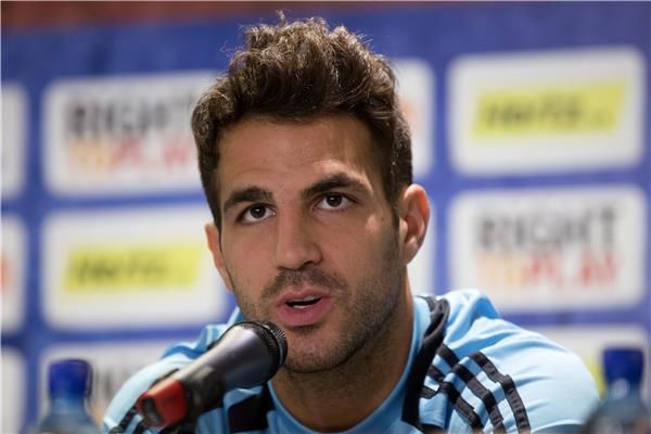 فابريجاس خلال المؤتمر الصحفي