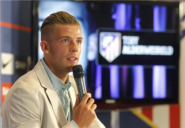 ألدرفيريلد خلال تقديمه أمام وسائل الإعلام