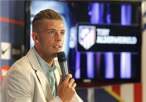 ألدرفيريلد خلال تقديمه أمام وسائل الإعلام