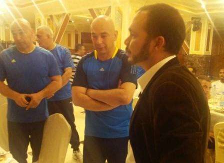 الامير علي خلال لقائه المنتخب بعد نهاية المباراة