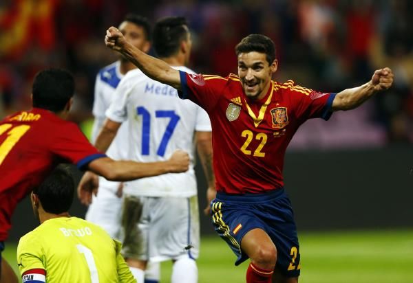 نافاس يحتفل بالتسجيل