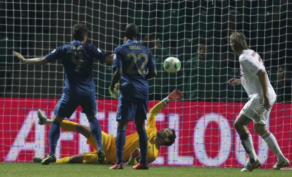 2013-09-10t195713z_1283633849_lr1e99a1jf25c_rtrmadp_3_soccer-world_reuters
