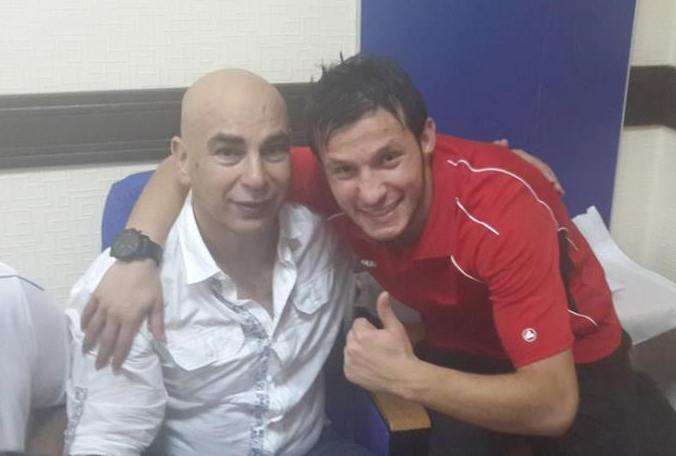 مصعب اللحام مع العميد حسام حسن بعد نهاية المباراة 