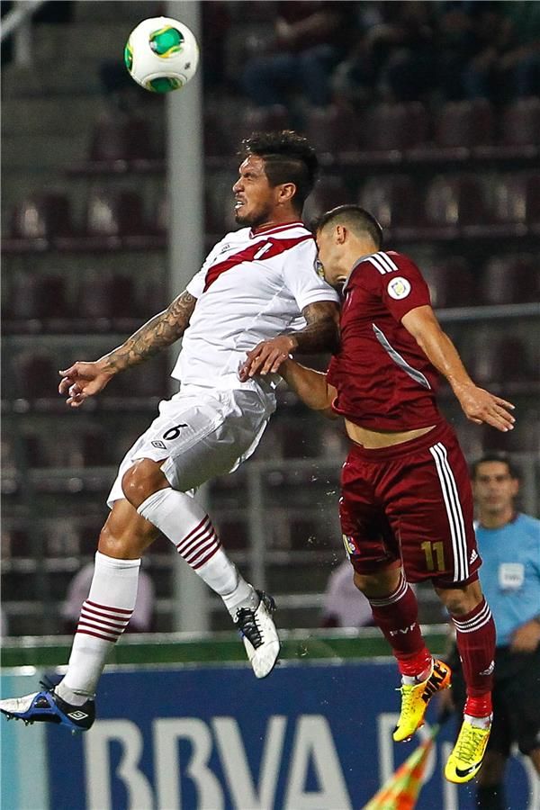 من مباراة بيرو وفنزويلا 