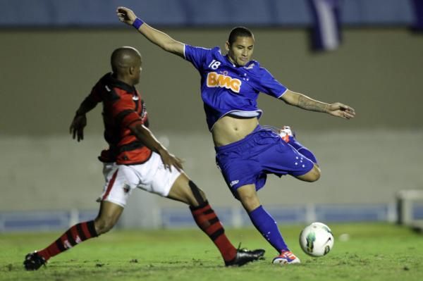 2012-08-30t030220z_480791886_gm1e88u0uig01_rtrmadp_3_soccer_reuters