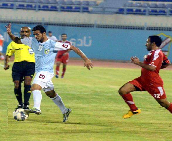 الثويني خلال إدارته لمباراة السالمية والفحيحيل