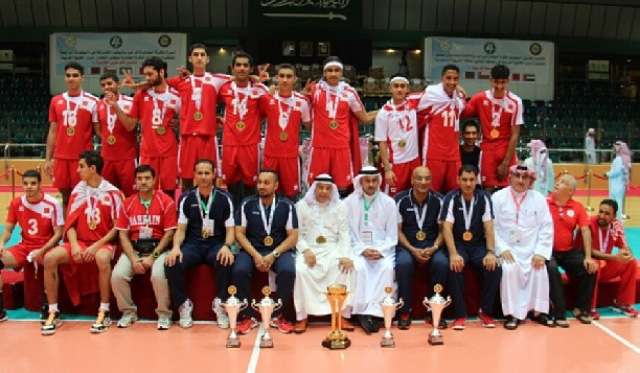 لقطة جماعية للمنتخب البحريني بعد تتويجه اليوم