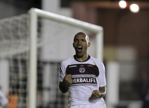 2012-05-03t022310z_01_sms09_rtridsp_3_soccer-libertadores_reuters