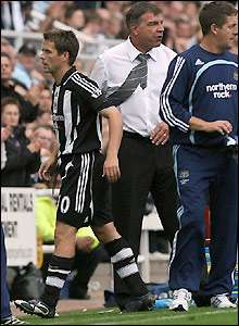 اوين يخرج بعض بضع دقائق من الشوط الثاني