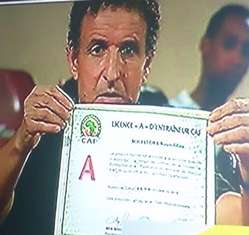 بو فالغة يرفع شهادته أمام الكاميرات